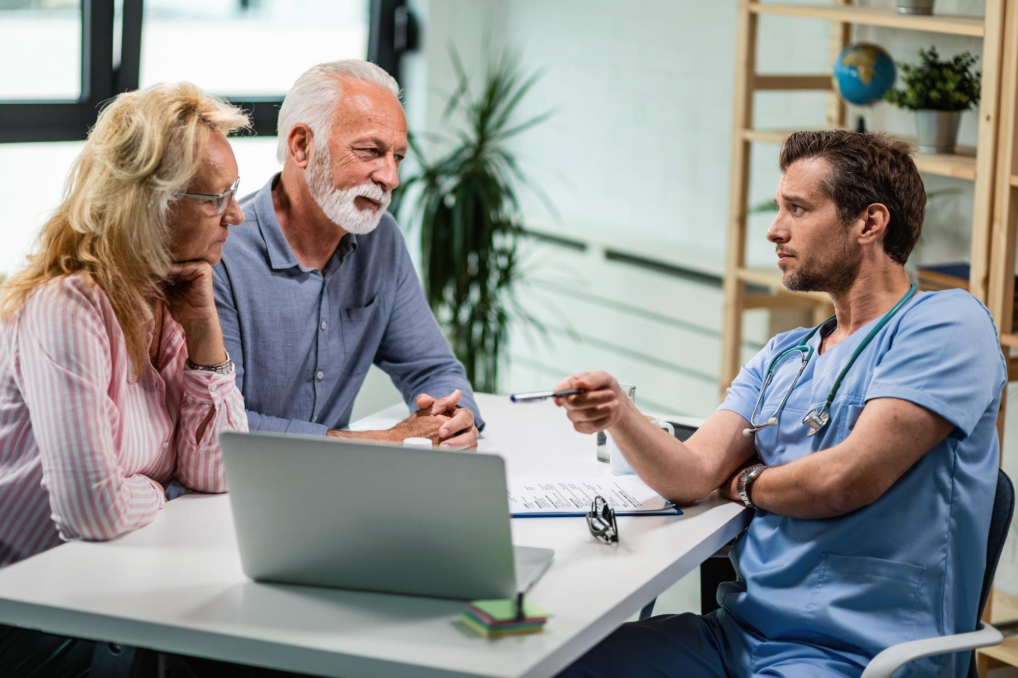 Medicare agent consulting with senior couple